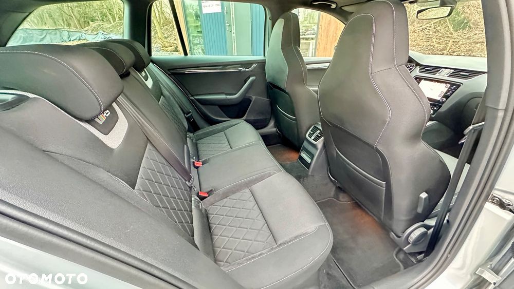 Skoda Octavia 2.0 TDI DSG RS - 22