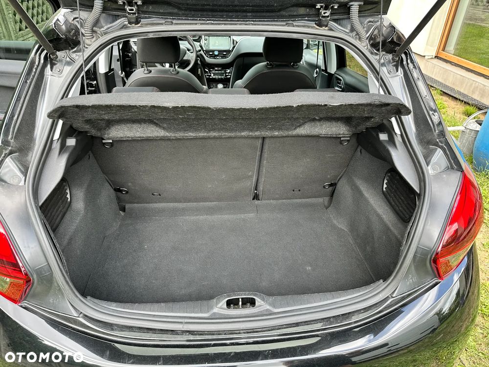 Peugeot 208 - 33
