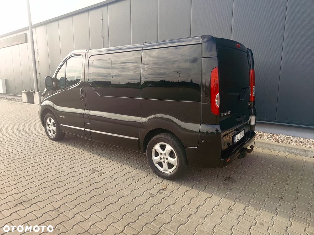 Renault Trafic 2.0 dCi 115 FAP Passenger Black Edition - 8