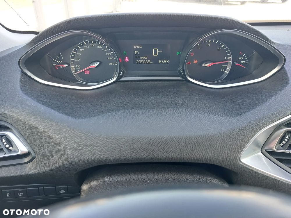 Peugeot 308 2.0 Blue HDi Allure S&S - 25