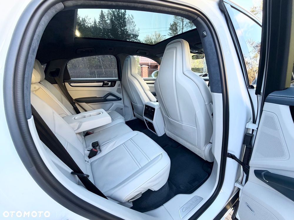 Porsche Cayenne Platinum Edition - 16