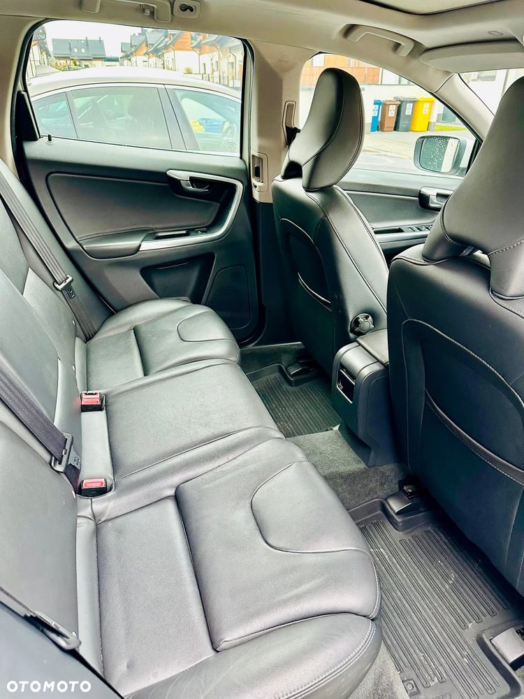 Volvo XC 60 D5 AWD Geartronic Summum - 18