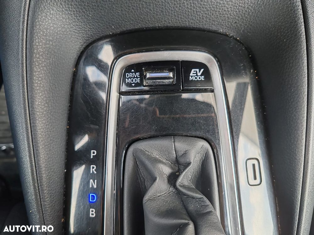 Toyota Corolla 1.8 HSD Business - 13