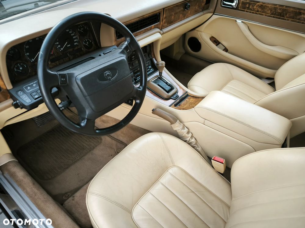Jaguar Daimler Double Six - 5