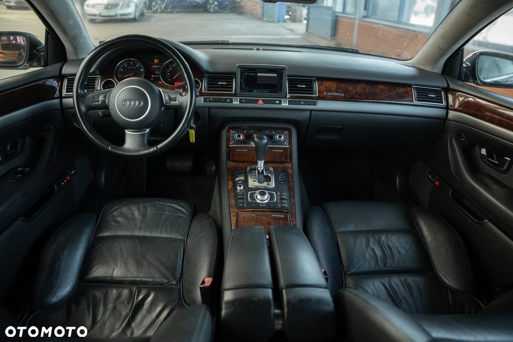 Audi A8 4.2 L Quattro - 5