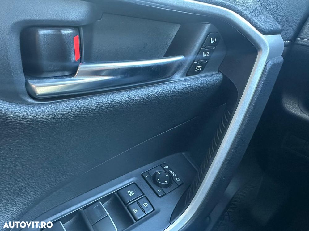 Toyota RAV4 2.0P CVT AWD Luxury - 12