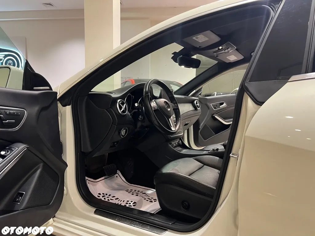 Mercedes-Benz CLA 250 7G-DCT - 22