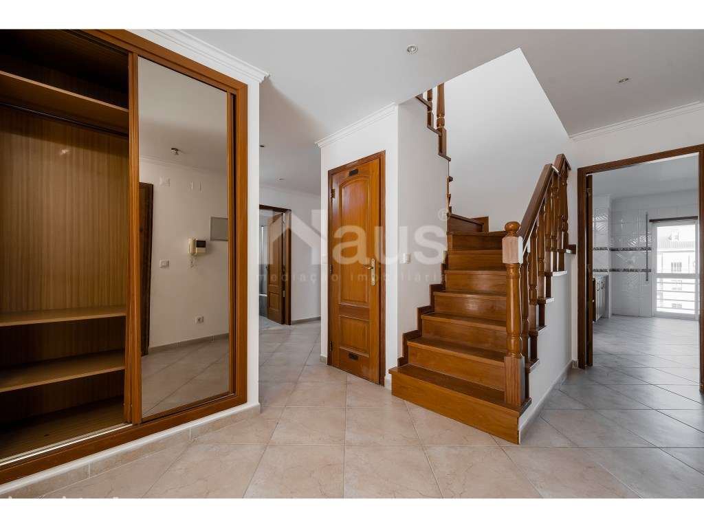 Apartamento T2+1 com 1 lugar de parqueamento - imóvel arrendado até... - Grande imagem: 4/22