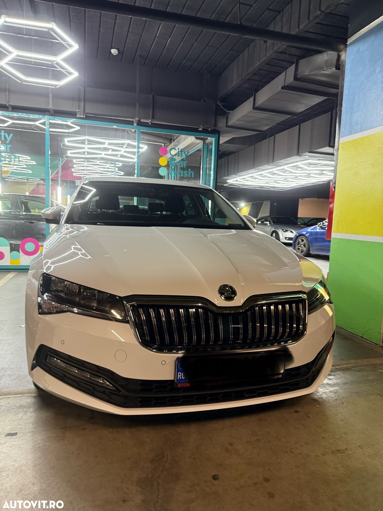 Skoda Superb 2.0 TDI DSG Ambition - 4
