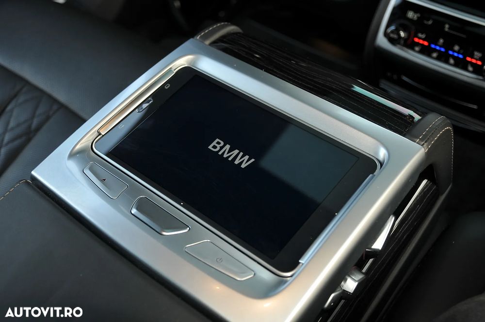 BMW Seria 7 750i xDrive - 28