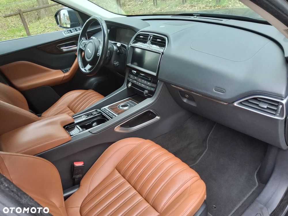 Jaguar F-Pace 2.0 i4D AWD R-Sport - 6