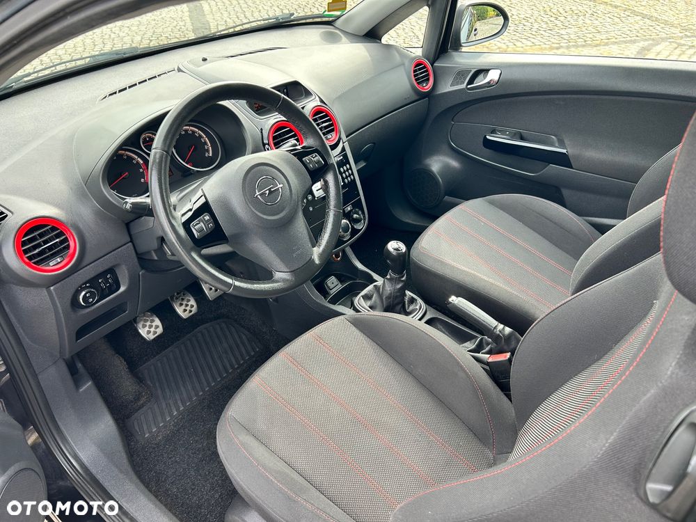 Opel Corsa 1.4 16V Cosmo - 9