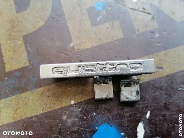 Znaczek Emblemat Quattro na Grill Audi A6 C6 4F0