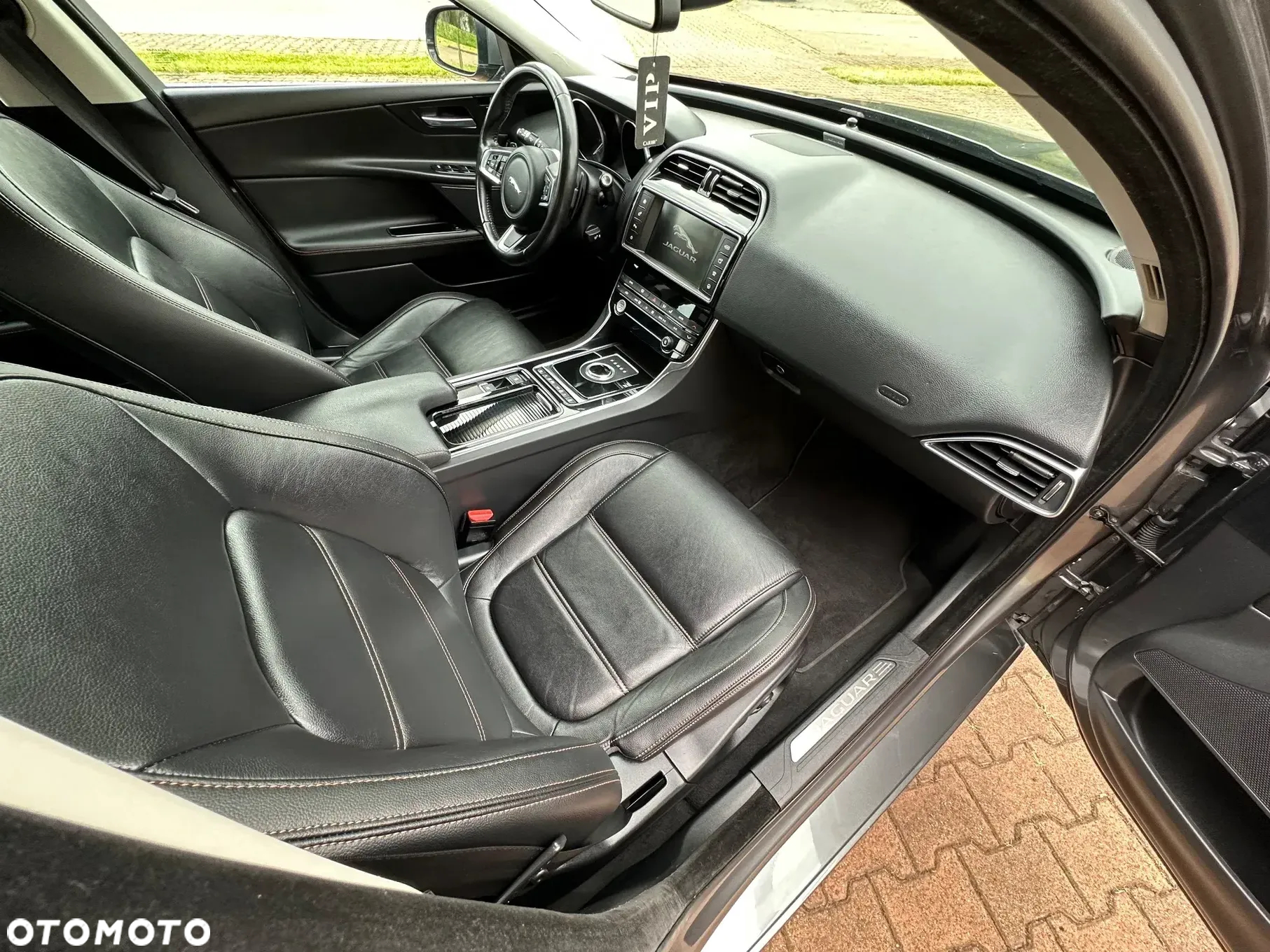 Jaguar XE - 22