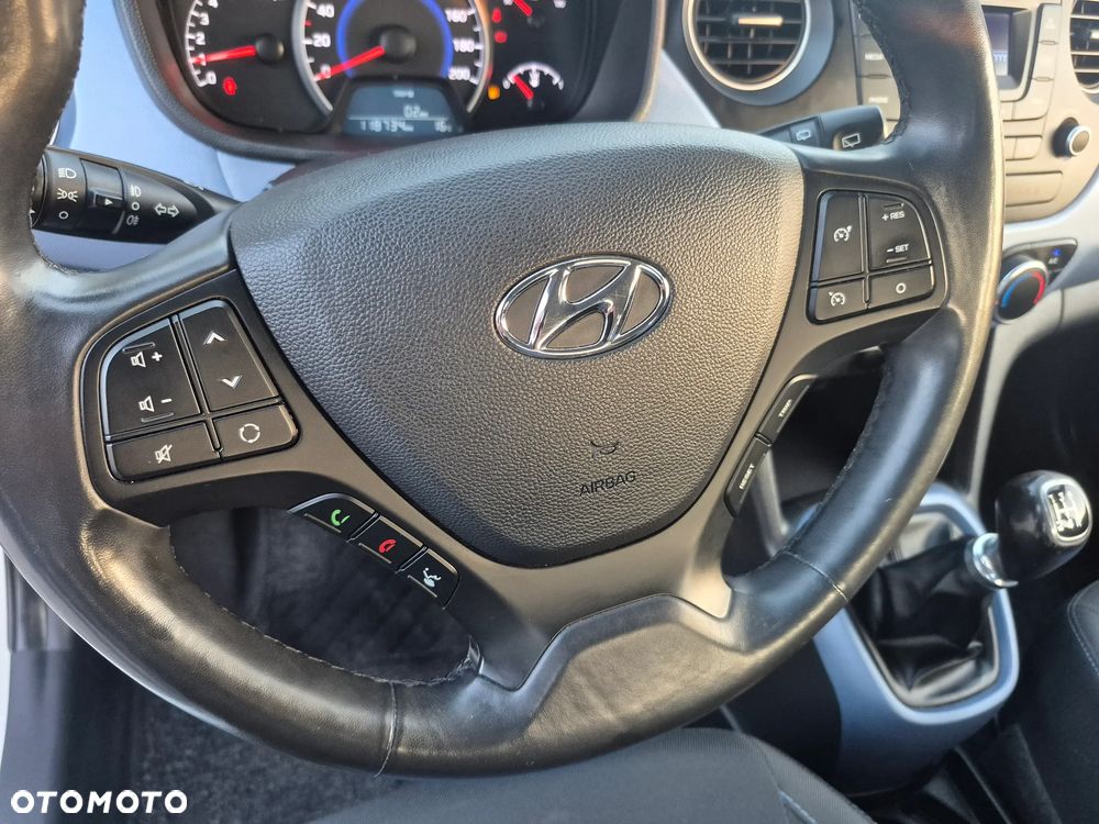 Hyundai i10 1.2 Fifa World Cup Edition - 12