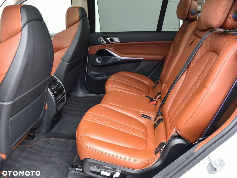 BMW X7 - 33