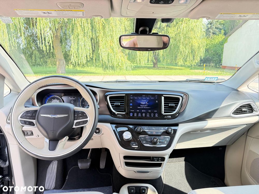 Chrysler Pacifica - 17
