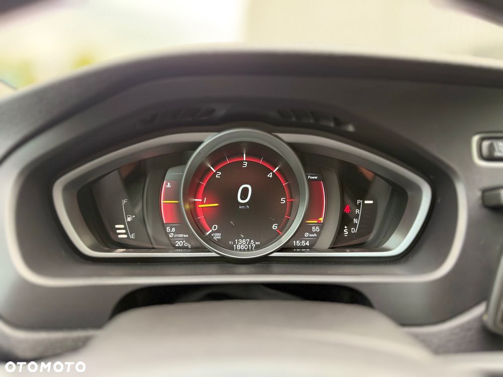 Volvo V40 D4 Geartronic Momentum - 25