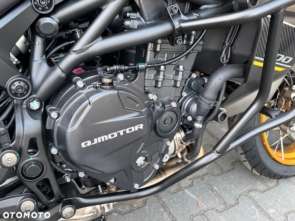 QJMOTOR SRT900SX - 6