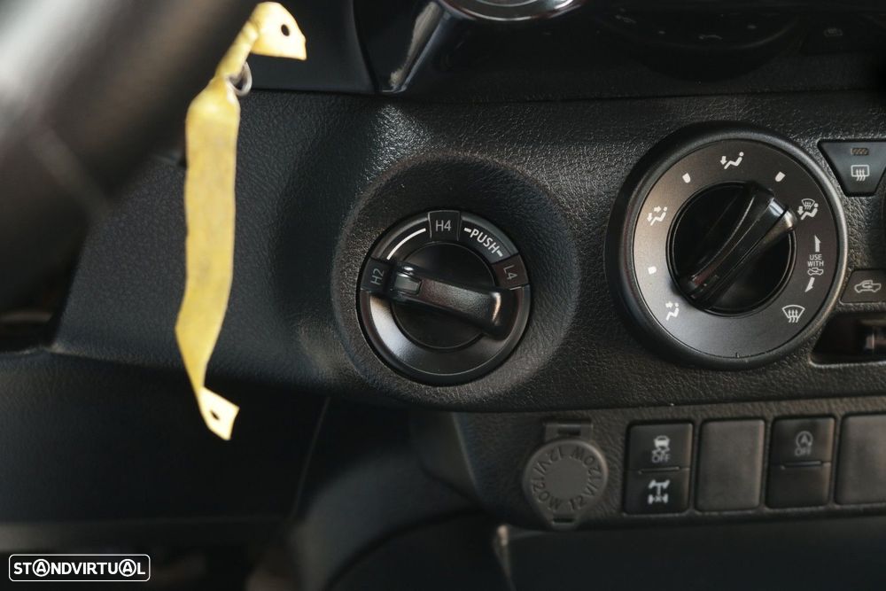 Toyota Hilux 2.4 D-4D 4WD CD CM - 43