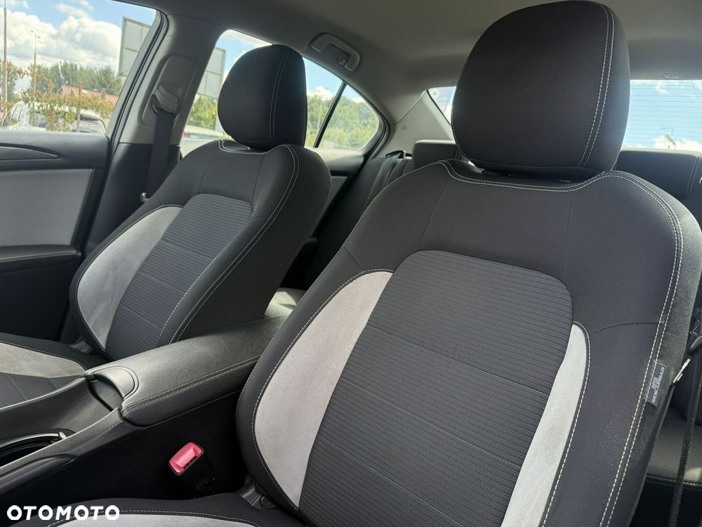 Toyota Avensis - 11