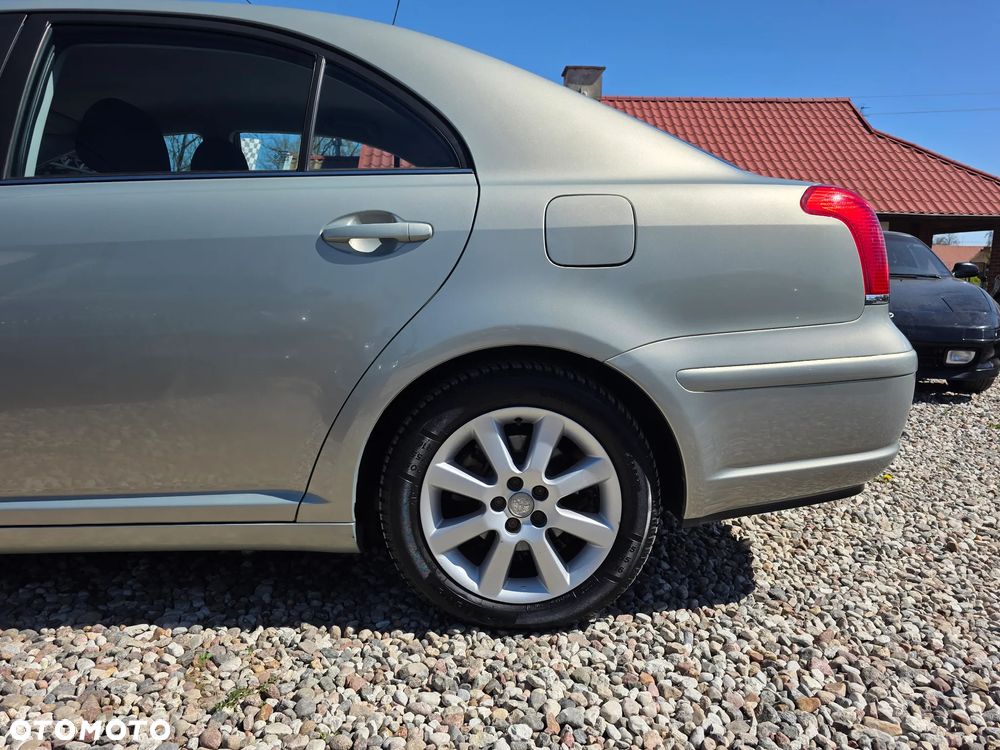 Toyota Avensis 2.0 VVT-i Sol - 17