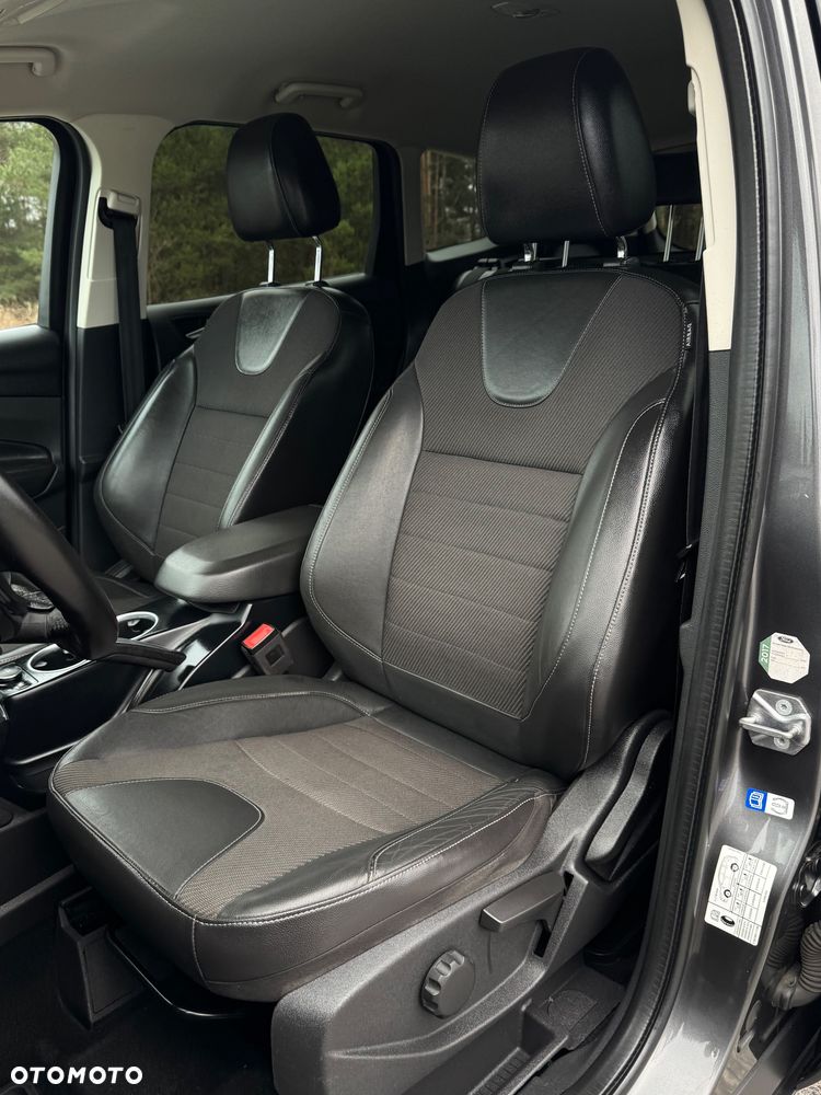 Ford Kuga 2.0 TDCi 4x4 Titanium - 34