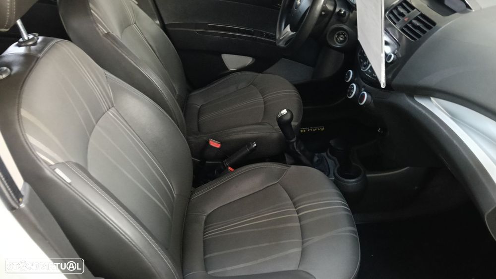 Chevrolet Spark 1.0 L Bi-Fuel - 24