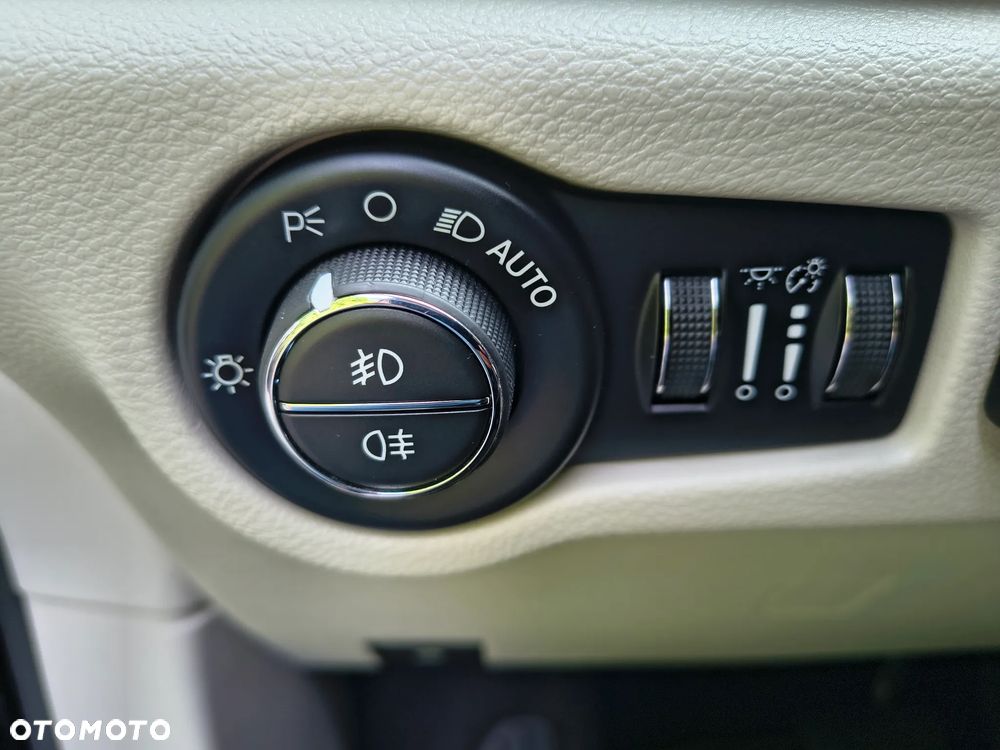 Chrysler Pacifica - 10