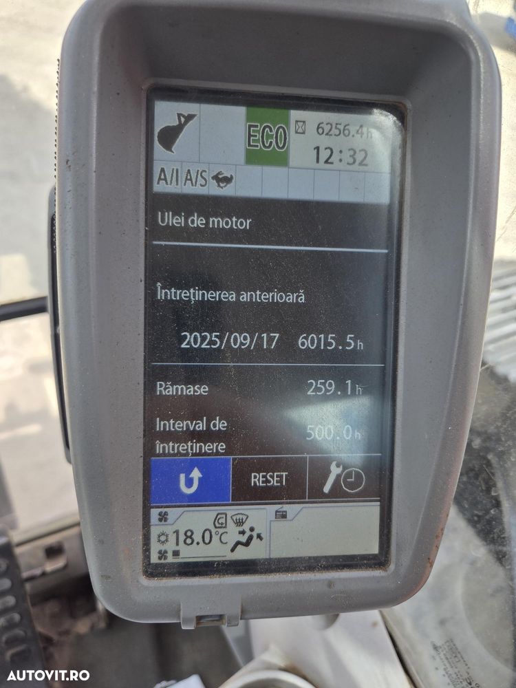 Hitachi ZX250-6, 2019, 6.254h, Masa operationala 27,1tone, cupa NOUA 1,55mc, cupla rapida, lant 80% bun doar 1.109h deplasare, consum mediu 12,5l/h, ad sapare 7m, camera spate si laterale, ridica 16,2 avertizare antirasturnare, 3 pompe hidr, PROMOTIE 86.900 - 26