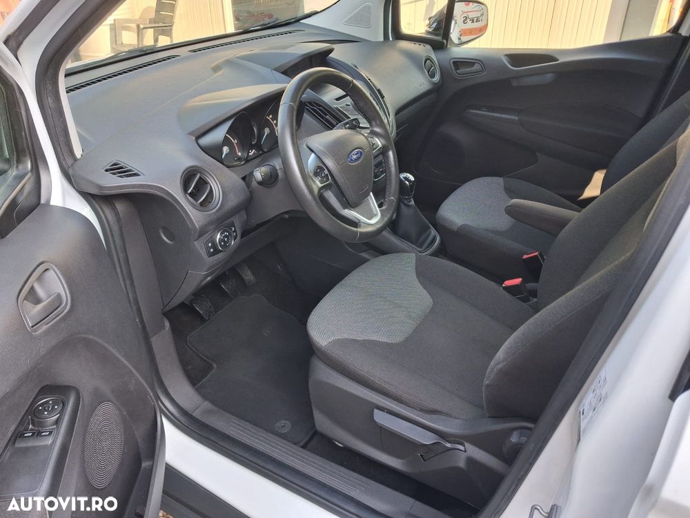 Ford Tourneo Courier 1.5 TDCi S&S Ambiente - 6