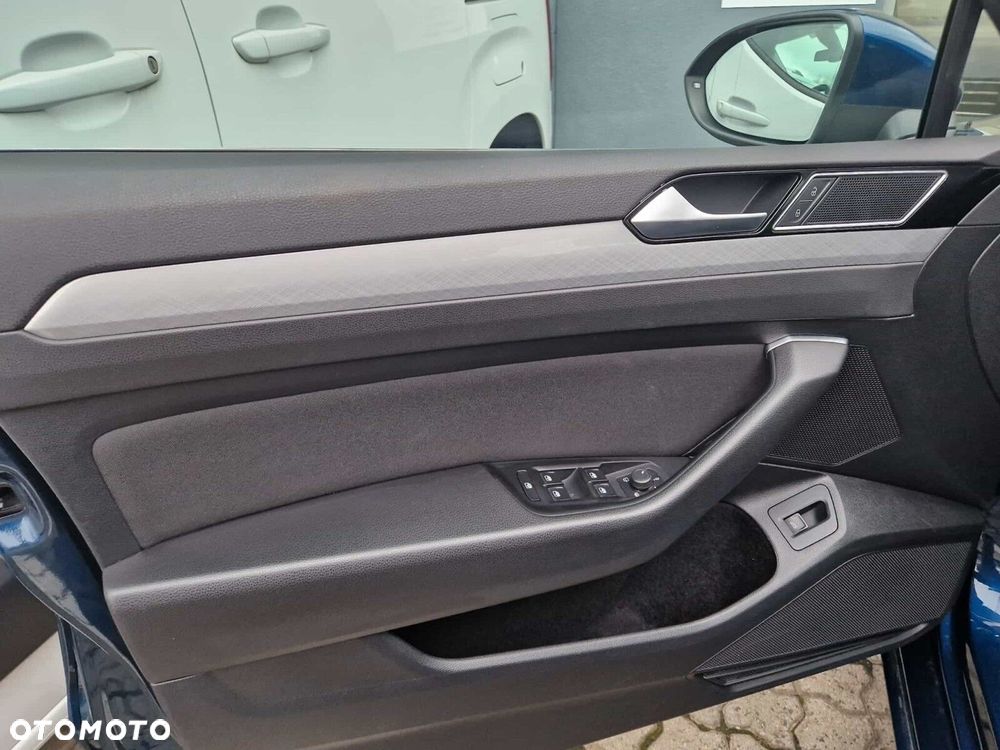 Volkswagen Passat Variant - 28