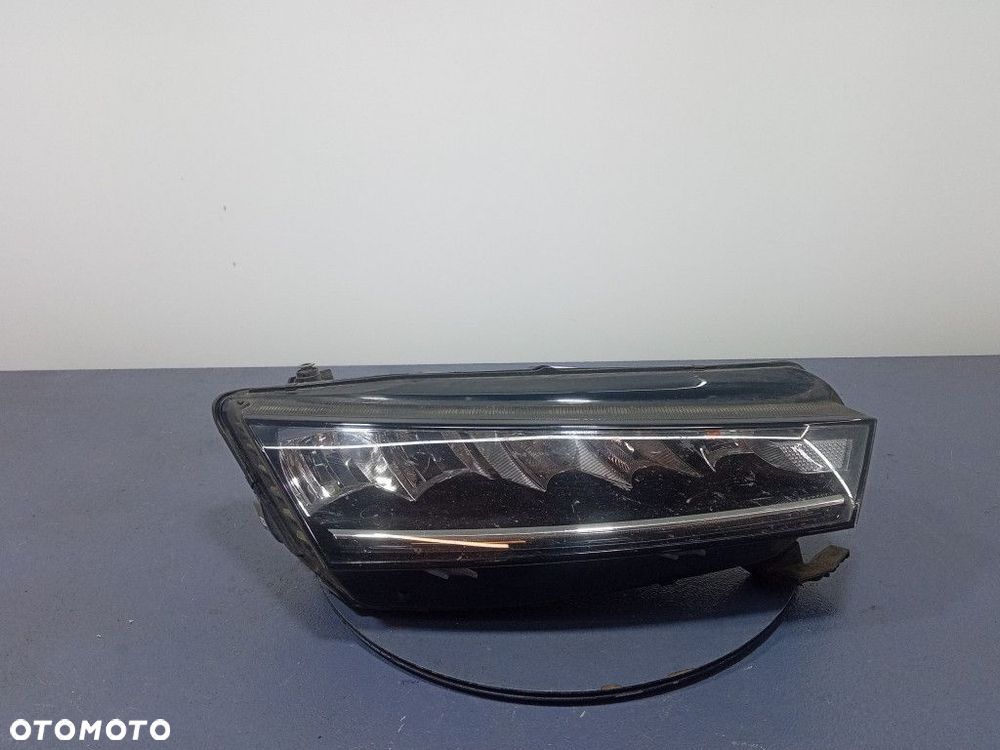 SKODA OCTAVIA IV REFLEKTOR PRAWY LAMPA PRZEDNIA LED EU - 1