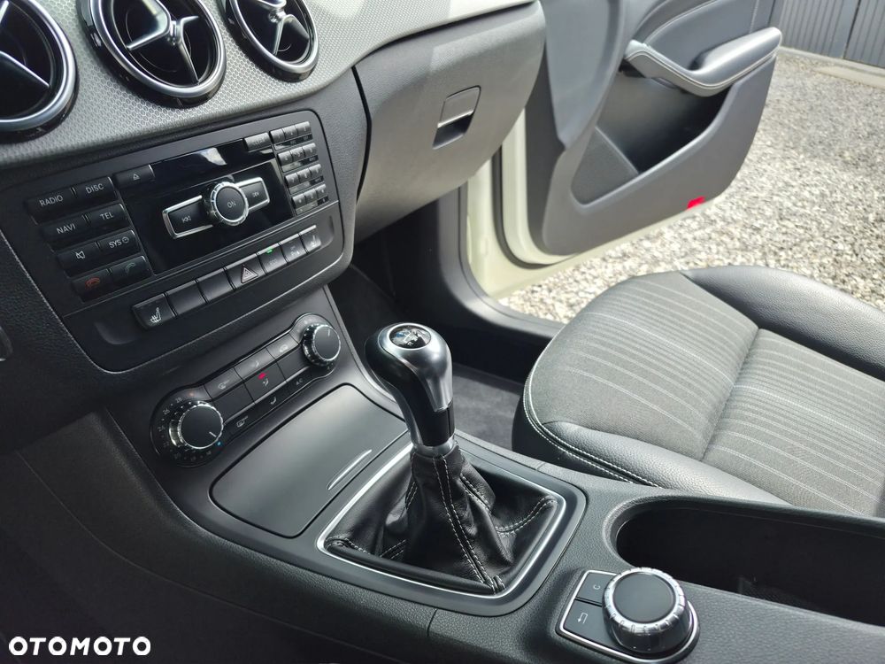 Mercedes-Benz Klasa B 180 BlueEFFICIENCY Edition Style - 17