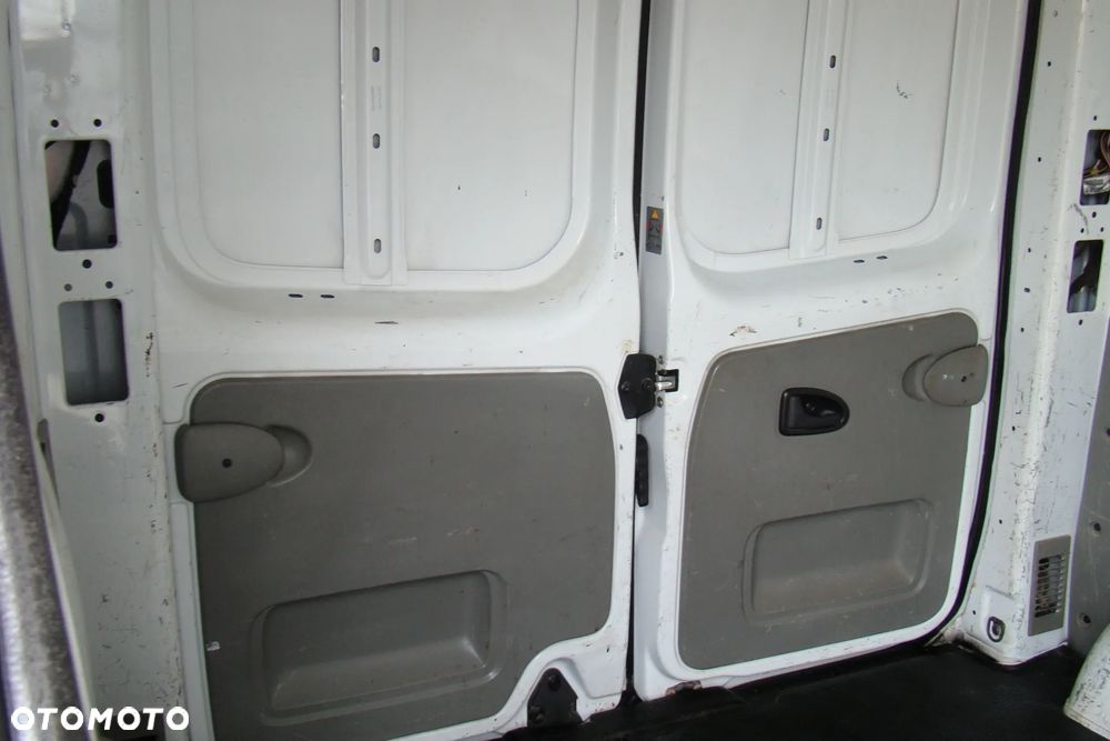Renault Trafic - 13