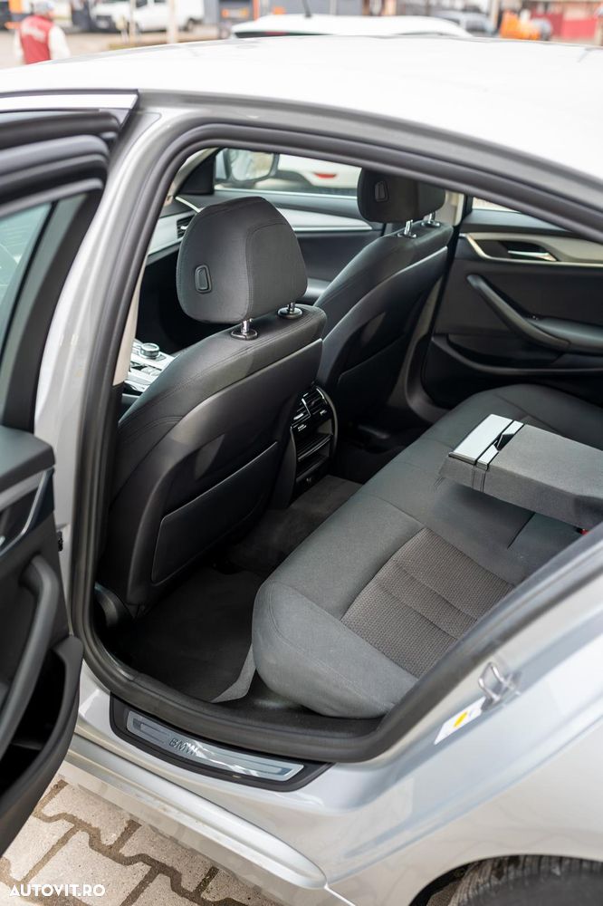 BMW Seria 5 520i Aut. Luxury Line - 12