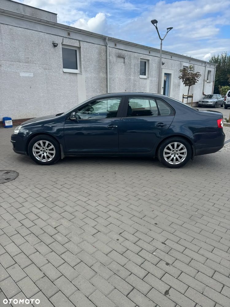 Volkswagen Jetta 1.6 Trendline - 6