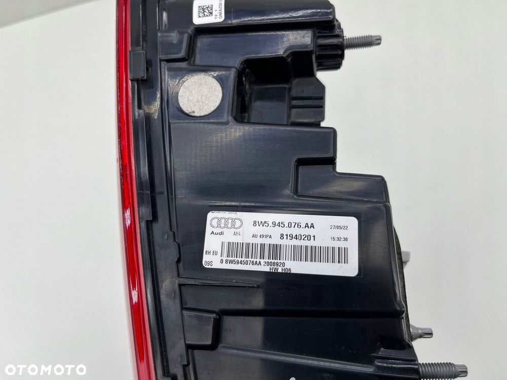 AUDI A4 B9 LAMPA PRAWA TYŁ W KLAPĘ LED 8W5945076AA - 8