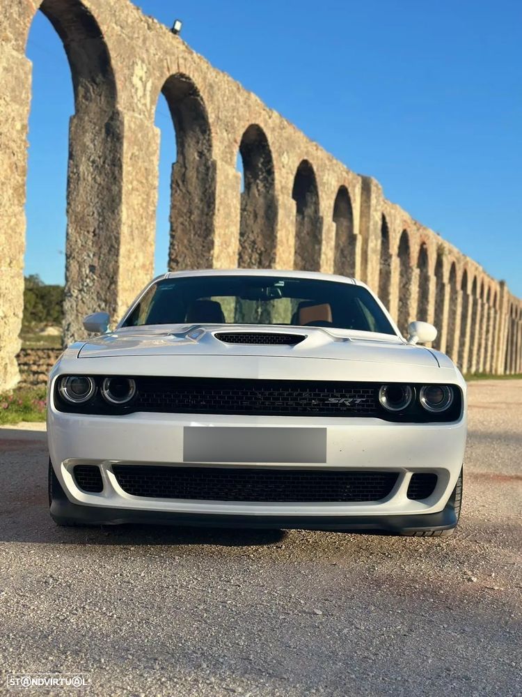 Dodge Challenger Auto SRT Hellcat - 4