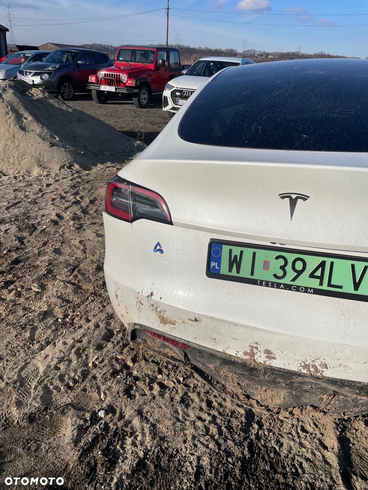 Tesla Model Y - 5