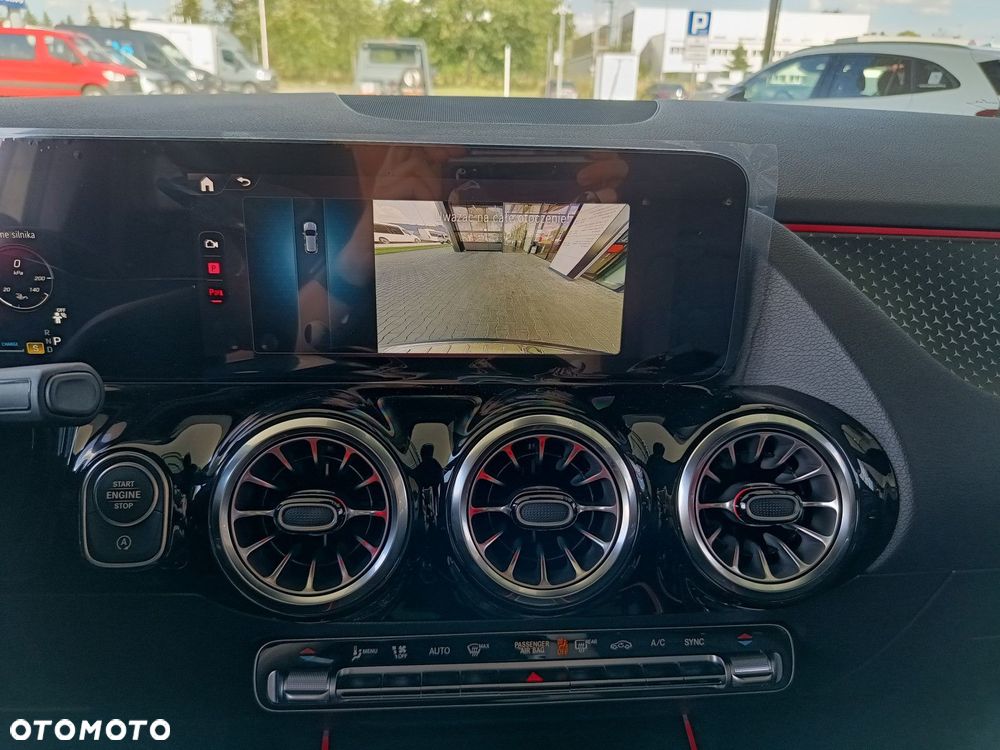 Mercedes-Benz GLA - 29