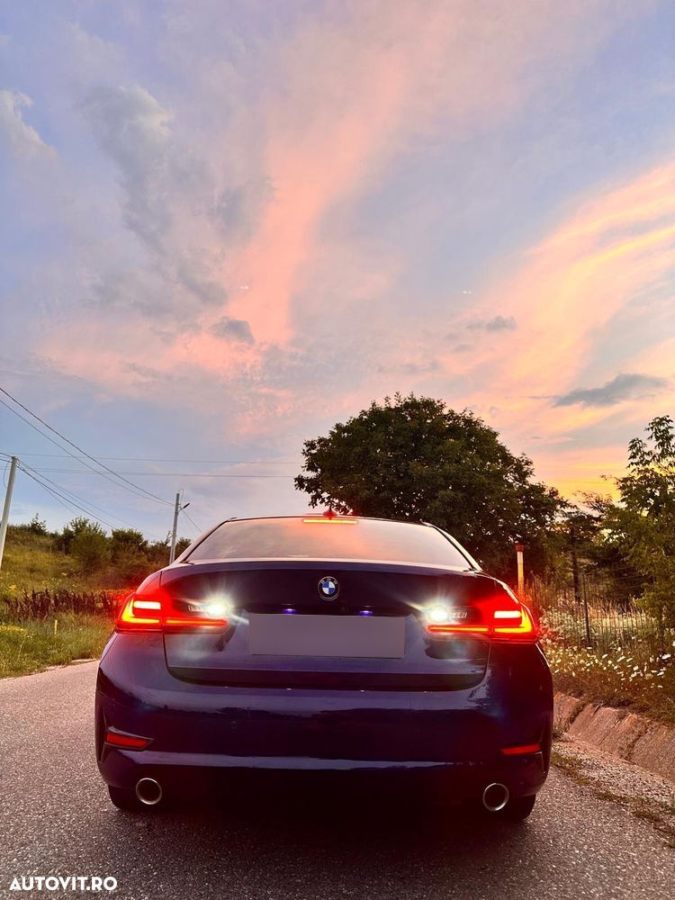 BMW Seria 3 318i Aut. Luxury Line - 2