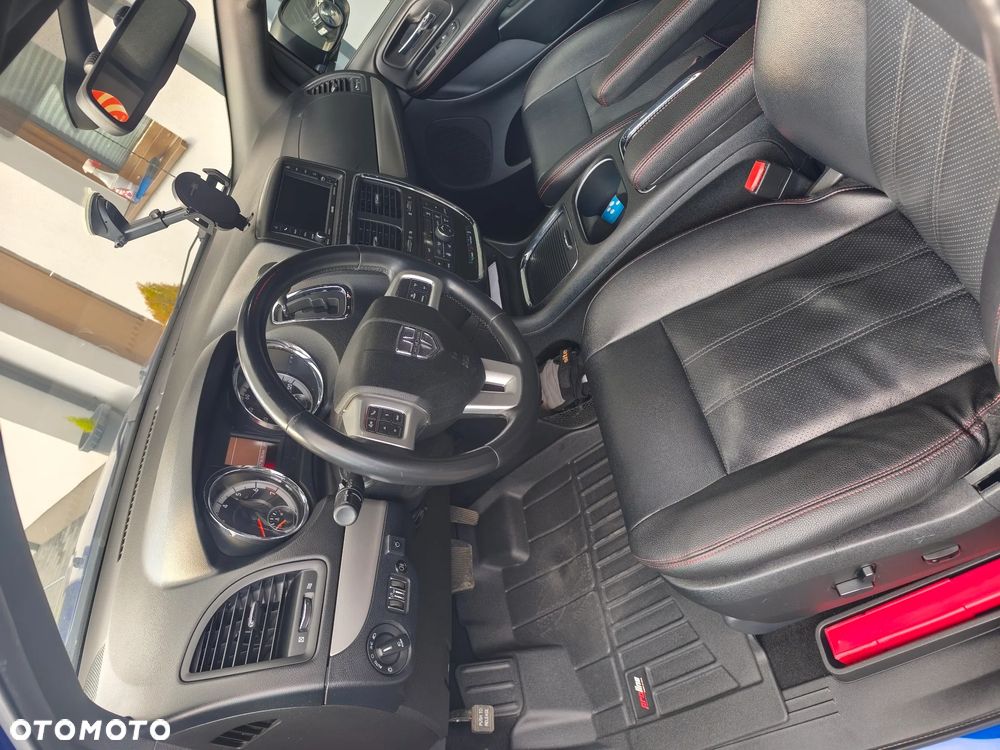 Dodge Grand Caravan - 10