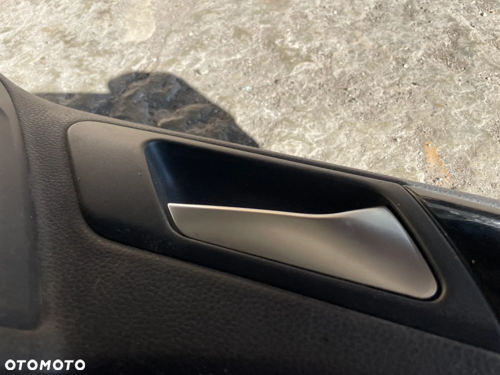 Volkswagen Golf VI Przód strona prawa Boczki drzwi - 3