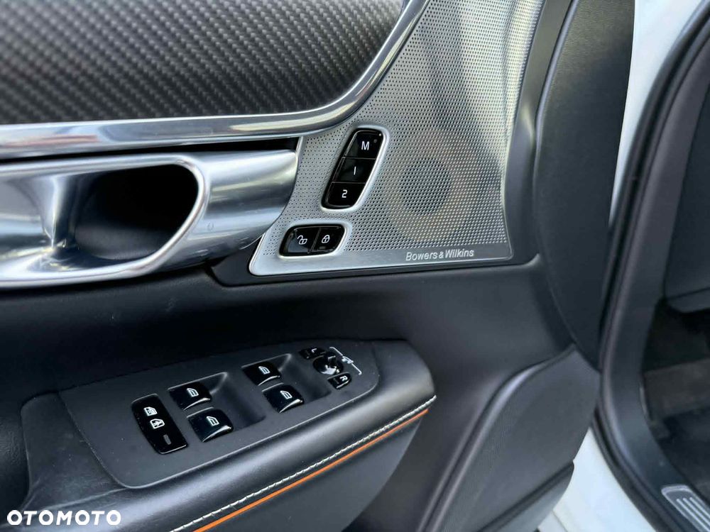 Volvo V90 Cross Country - 12