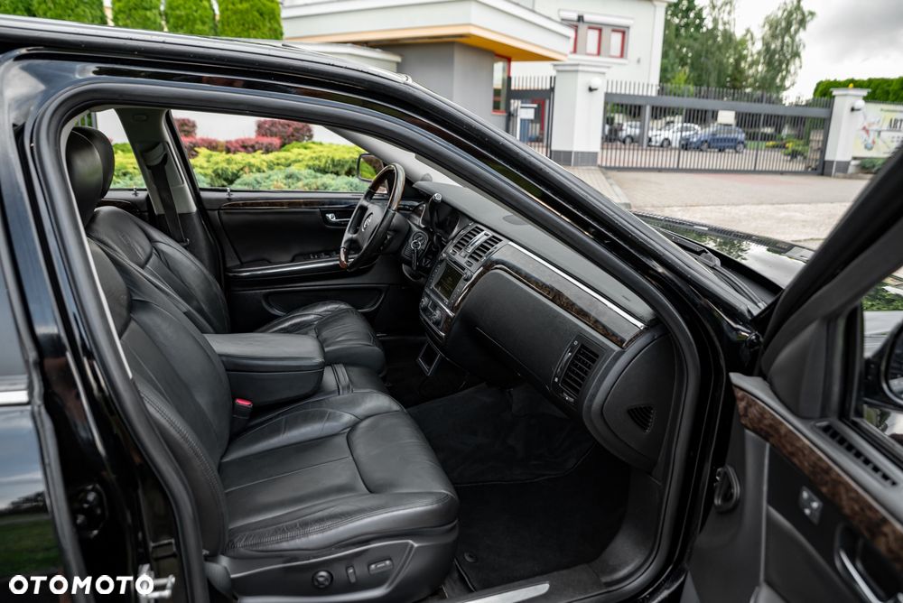 Cadillac DTS - 25