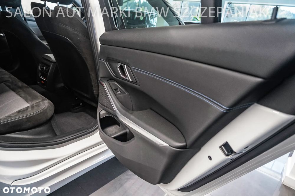 BMW Seria 3 320d xDrive M Sport - 31