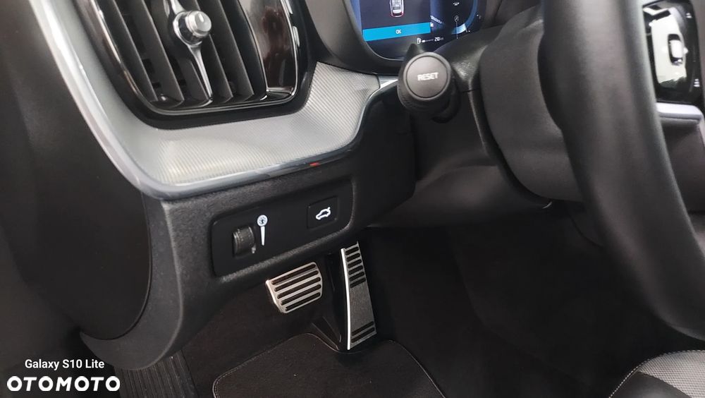 Volvo XC 60 B4 D AWD Ultimate Dark - 15