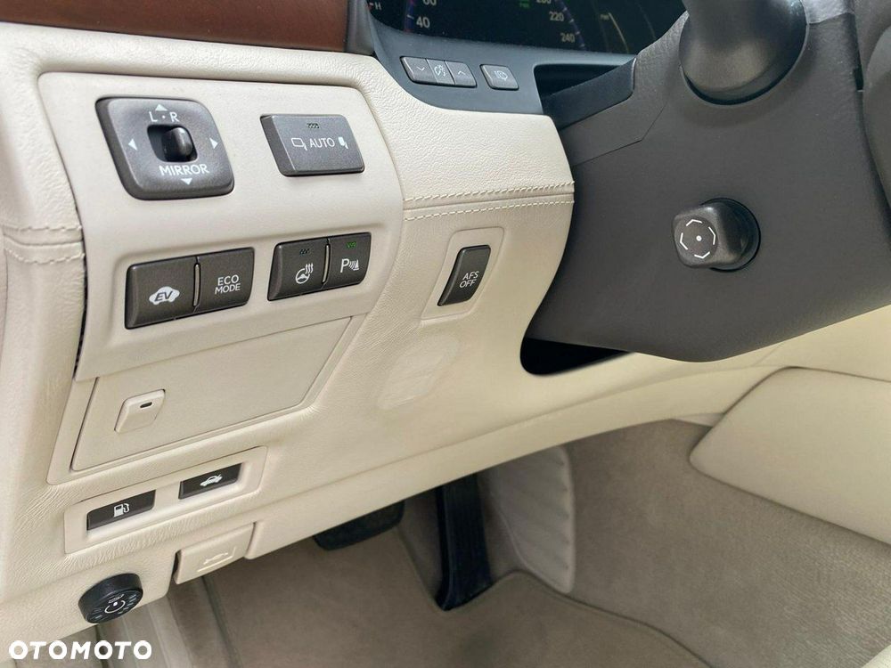Lexus LS - 16