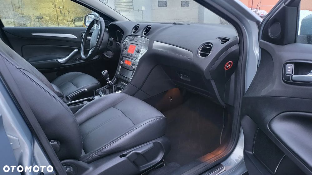 Ford Mondeo 2.5 Black Magic - 18